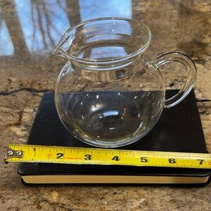 Clear Glass Pitcher with Handle and Pour Spout - Transparent